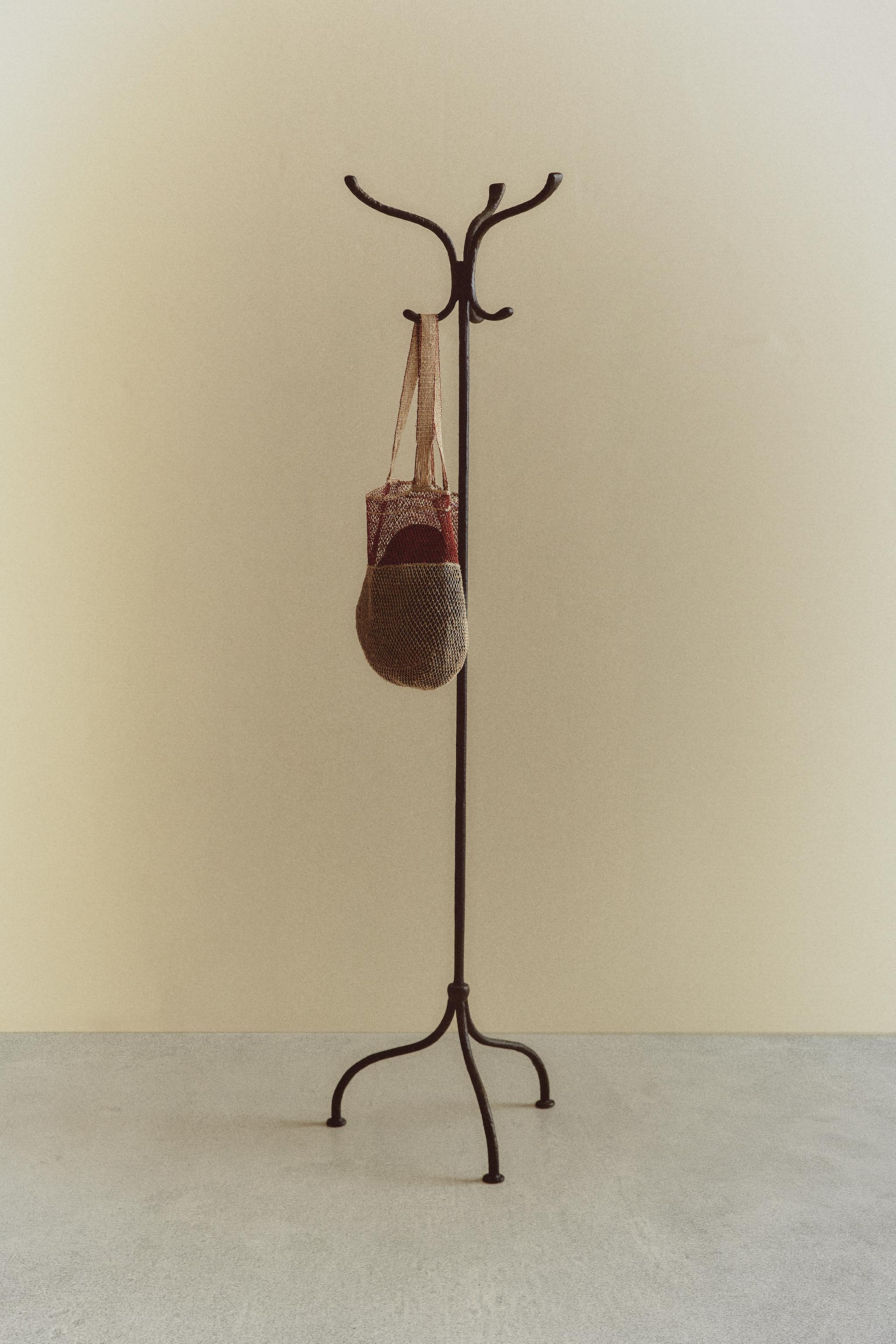 STEM COAT RACK